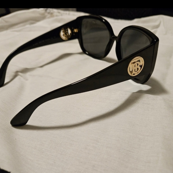 Burberry Accessories - Burberry Sunglasses